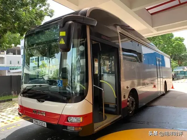 抢先看! 新加坡紧急改造20辆可载送冠病患者的巴士