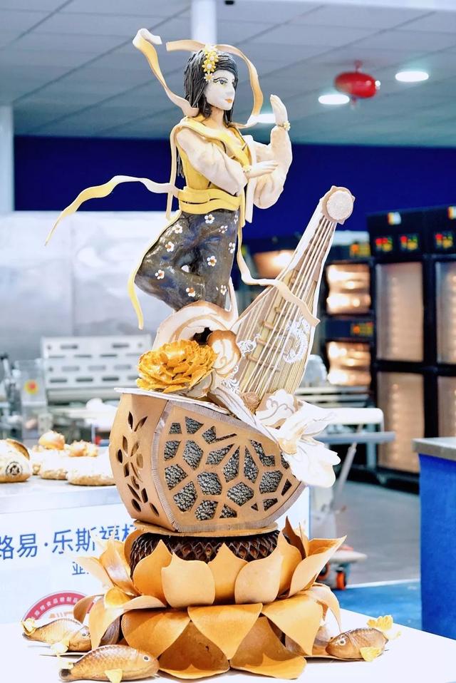 一个字：漂亮！快来看中国台北和新加坡面包师在进博会上做的面包