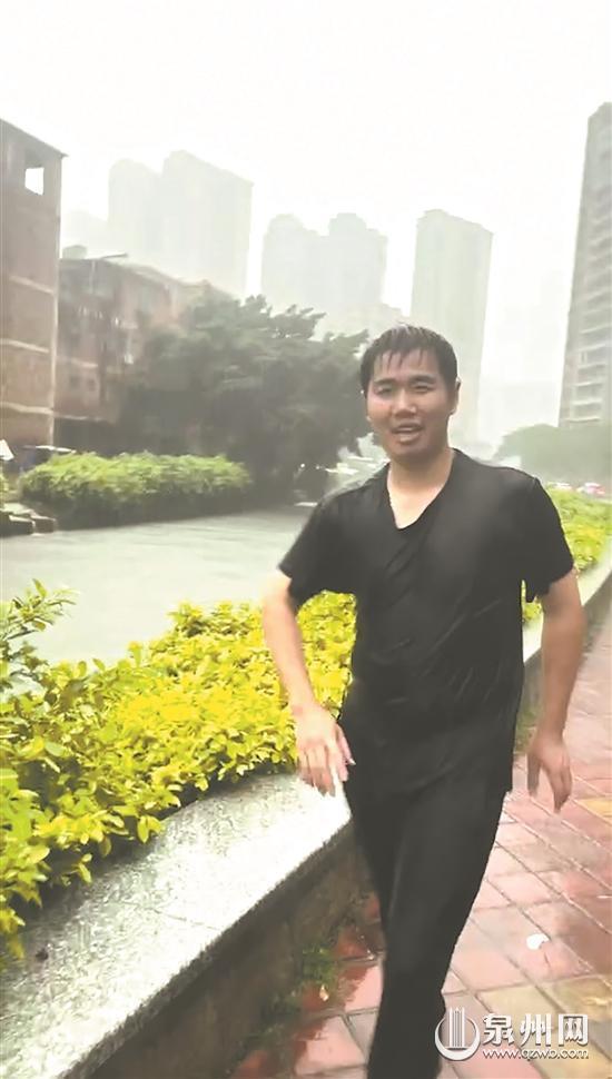 泉州：一男子大雨中落河溺水，兰靖翔挺身而出英勇救起！为他点赞