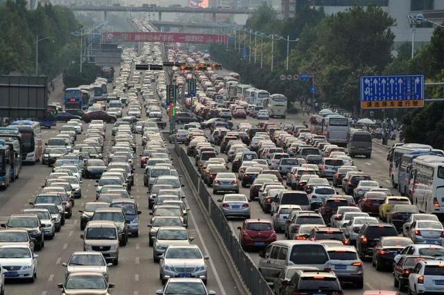 專家：提高停車費和油價可緩解城市擁堵！佛山這裏可行嗎？