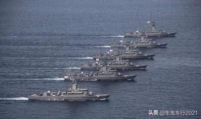 高高的主桅杆堪稱海上長頸鹿，新加坡海軍勝利級導彈艇