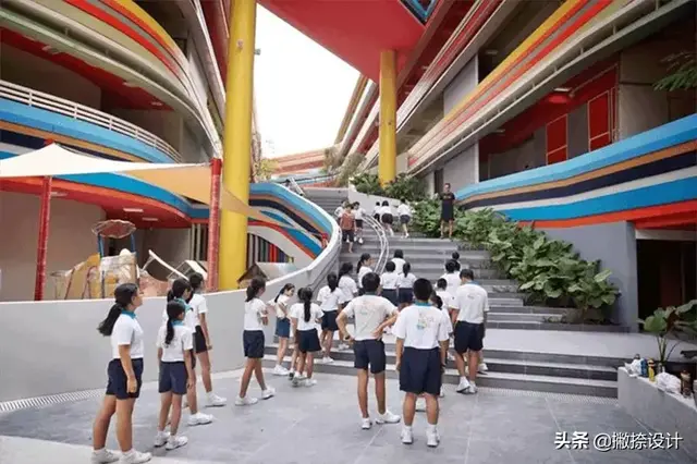 新加坡南洋小学，彩虹色，甜腻的童年