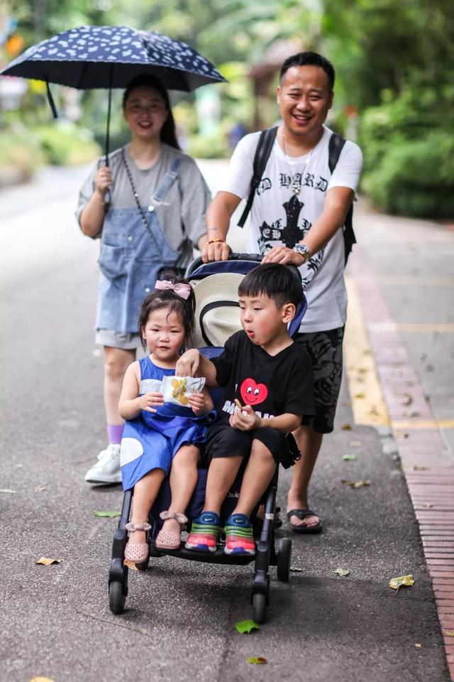 躺在地上解锁夜间灯光秀！带着一家三代美女寻欢作乐记 | 下篇