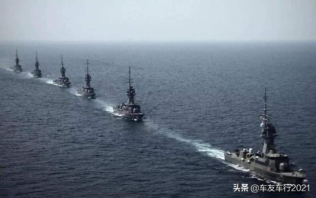 高高的主桅杆堪稱海上長頸鹿，新加坡海軍勝利級導彈艇