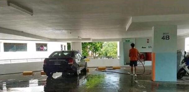 厉害！新加坡大神从10楼甩出50米水管洗车