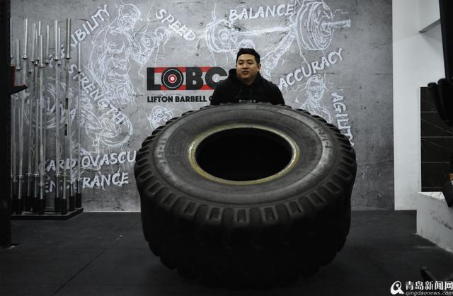 220斤“肥宅”變身“肌肉男”教練 80後小夥放棄30萬年薪“玩”體能