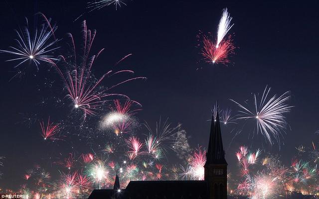 火樹銀花不夜天，世界各國絢爛煙花迎新年