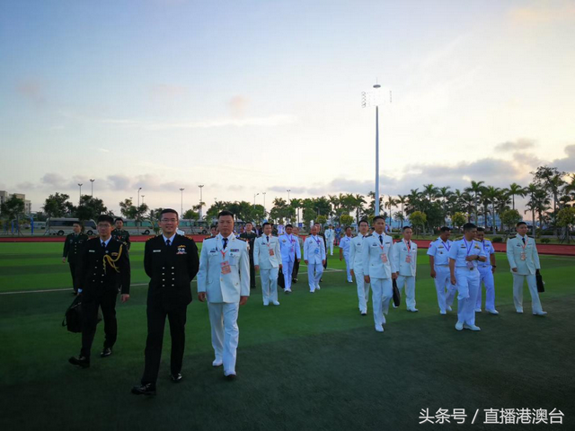 在湛江 中國海軍中校對新加坡海軍少校說……