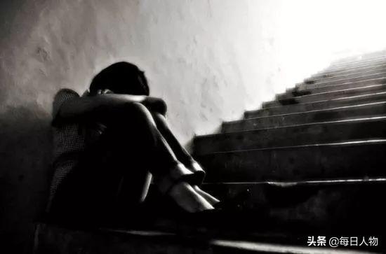马来西亚少女抑郁跳楼自杀，生前发起生死投票，七成网友选“死”