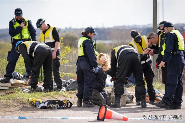 全英各地爆發大遊行：生活成本飙升！機場混亂：值機等3小時