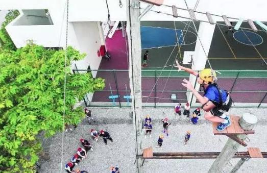 從一張小學課表可以看出：新加坡的小學教育一直走在世界前列