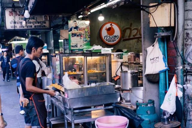 曼谷 | 水門兩家雞飯，該怎麽選？