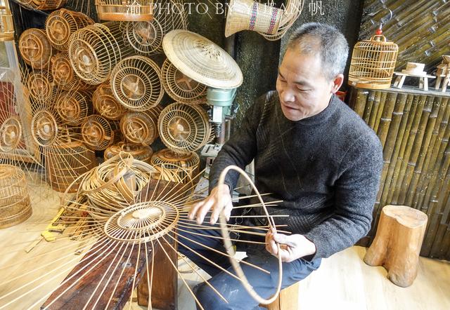 中国鸟笼之乡，鸟笼技艺已传承400多年，家家都以做鸟笼为生