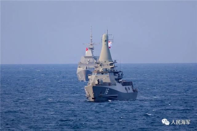 中新（加坡）海軍艦艇編隊舉行海上聯合演習，中方參演兵力爲導彈驅逐艦貴陽艦、導彈護衛艦棗莊艦