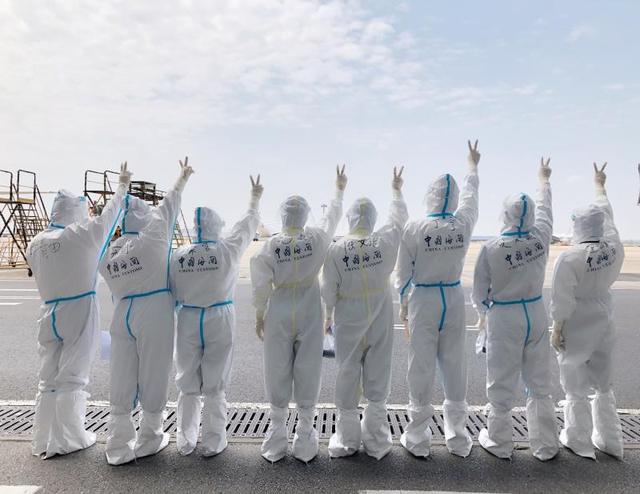 入境旅客一声谢谢露马脚，三类测温全正常却藏蹊跷？揭秘浦东机场登机检疫岗