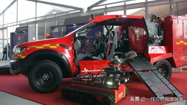 新加坡民防推出第6代紅犀牛輕型消防車，僅3人操作，適合狹窄街道