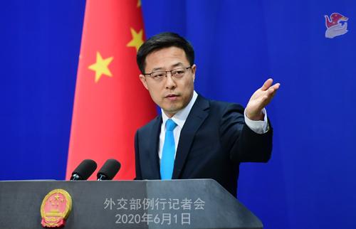 中国和新加坡于6月初启动便利两国必要商务和公务人员往来的“快捷通道”，外交部回应