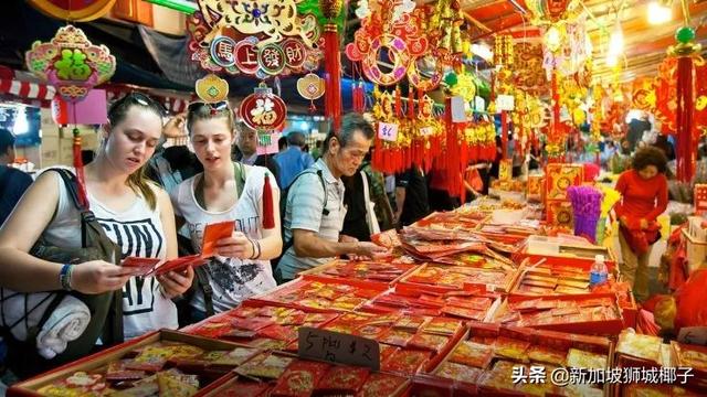 新加坡牛车水的新年灯饰来了！网友：像个养牛场一样