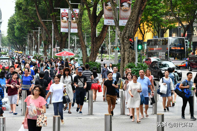 李显龙预测成真：数十亿人排着队来新加坡！申请PR会越来越难吗？