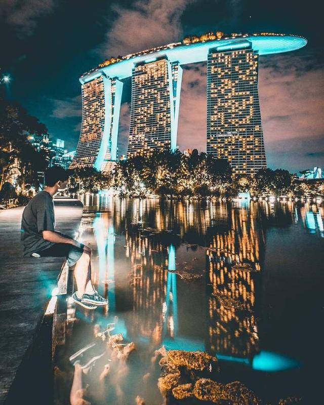 同为亚洲四小龙的香港和新加坡，到底哪座城市更发达？