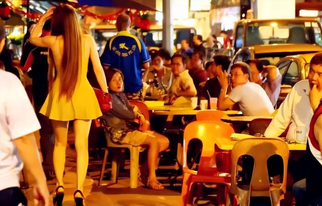 小国新加坡：拥有亚洲唯一合法的“红灯区”，在夹缝中求生
