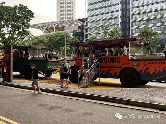 能走又能游！新加坡著名鸭子船，原身竟是二战战舰