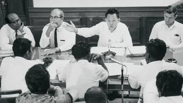 1978年鄧小平訪問新加坡，李光耀說：中國必須停止華南的電台廣播