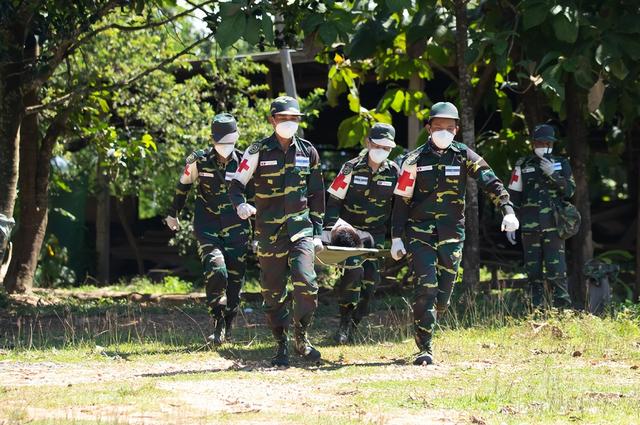 解放軍兩路人馬，分赴老撾新加坡，與東盟國家的軍事互信正在加強