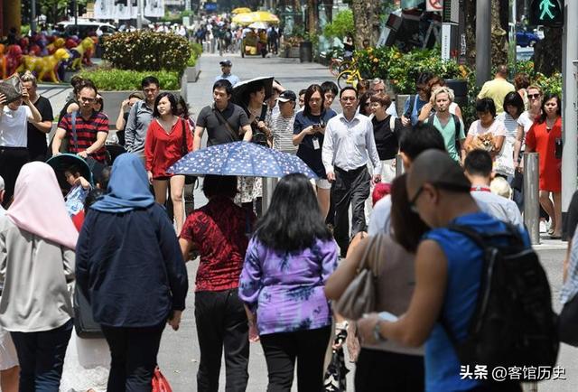 新加坡七成华人，为什么通用语是英语？李光耀：汉语存在劣势