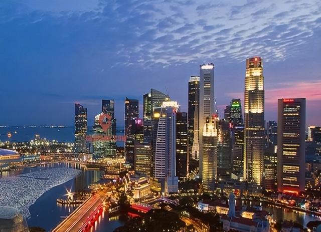 亚洲发达国家新加坡，国内70％都是华人，却为何并不与中国亲近？