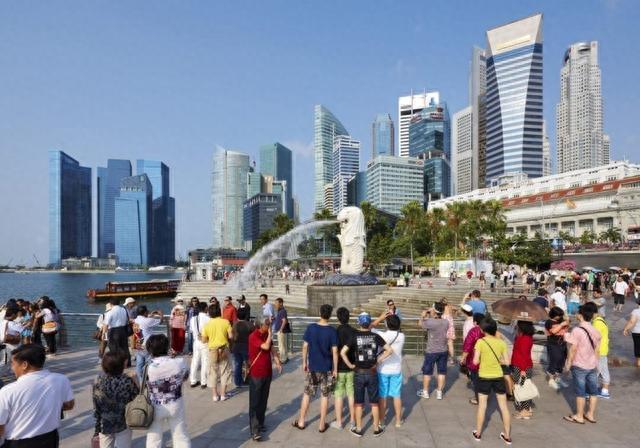 新加坡7成华人，为何通用语是英语？李光耀说：汉语存在劣势？