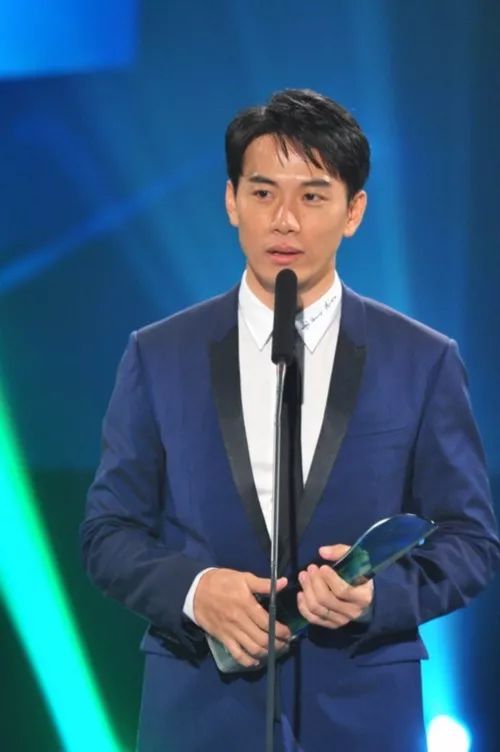 新加坡拿到十次最受欢迎男演员的,竟然是中国人!